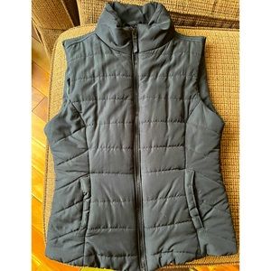 Aeropostale Womens Insulated Nylon Full Zip Vest Black Small - EUC!